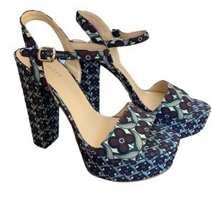 NWOT- Nine West NW7 Carnation Platform Sandals. Size 6M